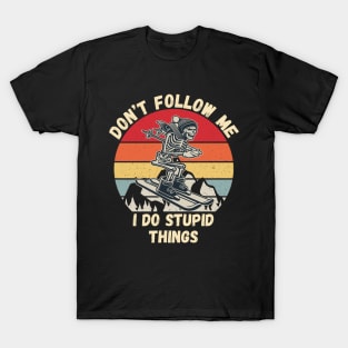 don't follow me i do stupid things funny skiing T-Shirt